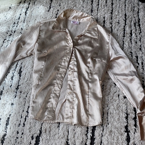 Silk long sleeve button up brand is herzcar - Picture 1 of 4